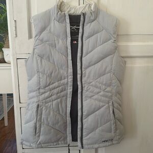 ARCTIX puffer vest size women’s medium.
